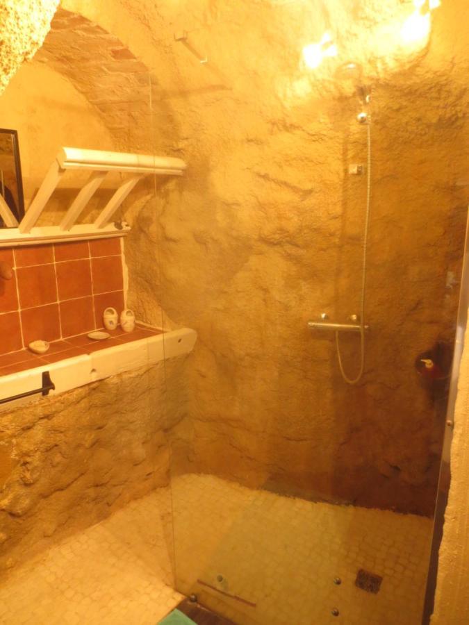 L'Etape Troglo Hotell Vouvray Exteriör bild